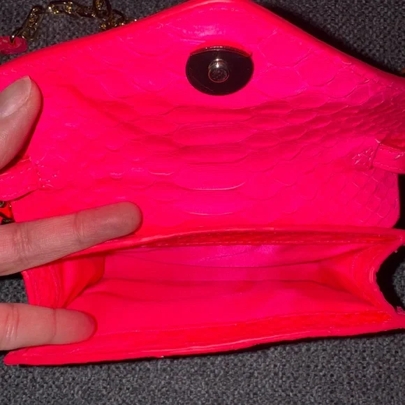 Tory Burch Hot Pink Crossbody Reptile Bag with Gold Chain - Picture 10 of 13